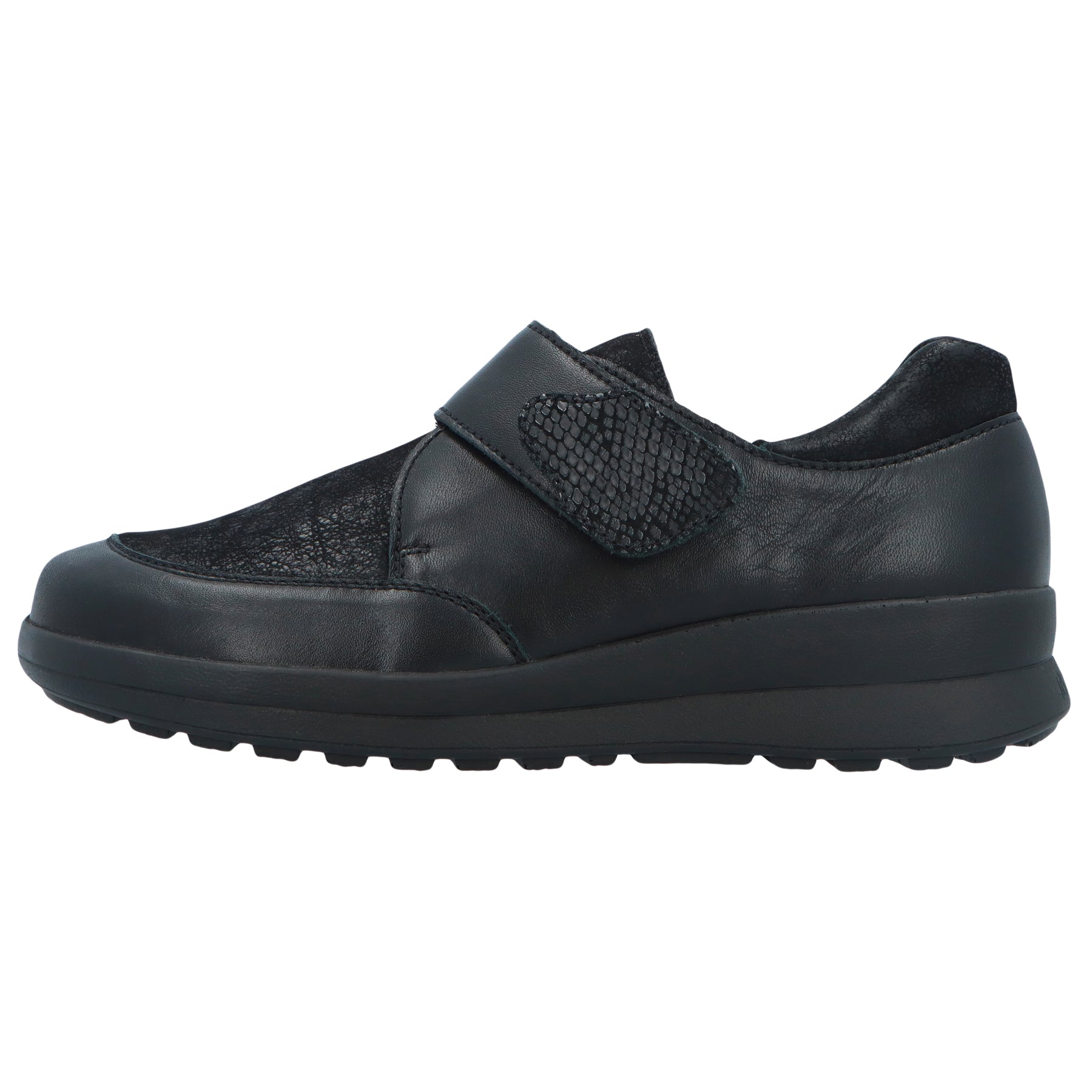 Venita | Casual shoes | Black with gloss