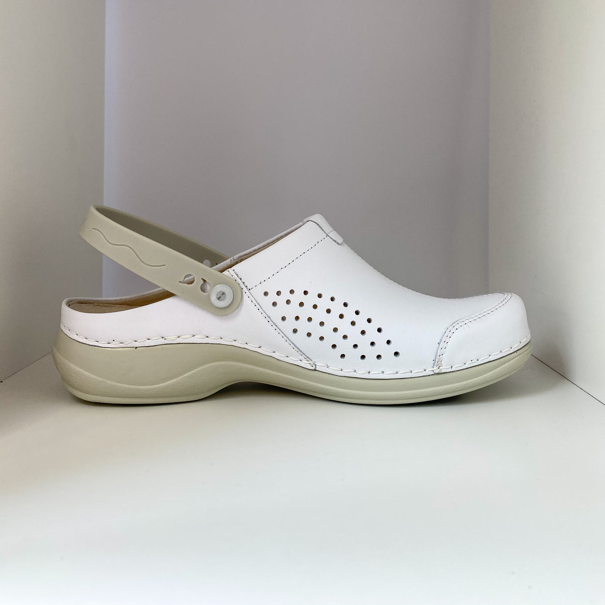 Komforta apavi darbam ar siksniņu | WHITE | Veneza