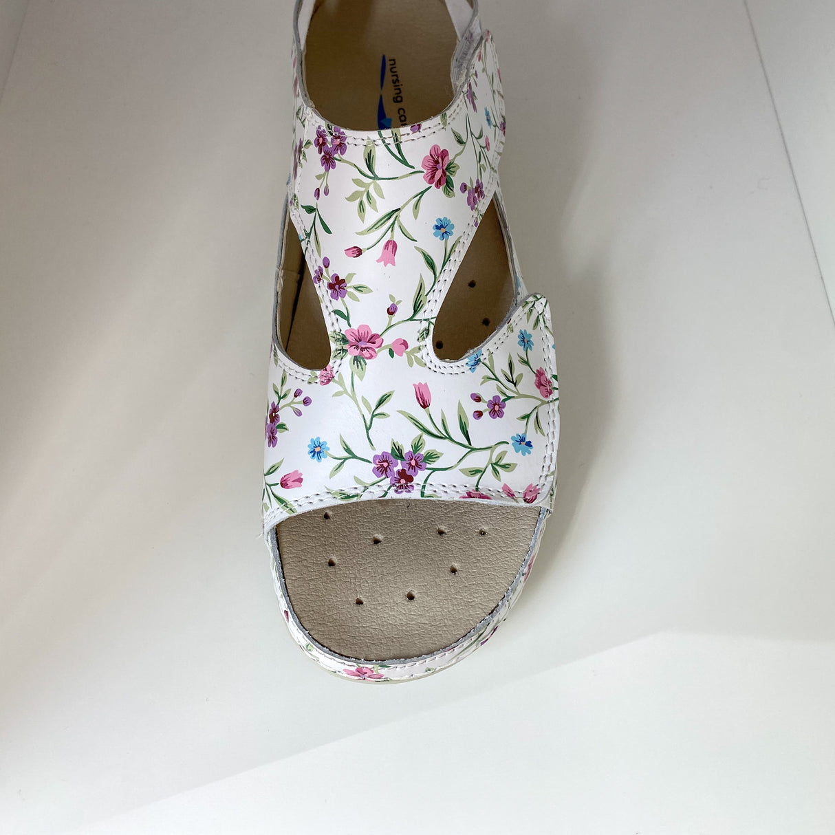 Komforta apavi darbam | FLOWERS | Praga