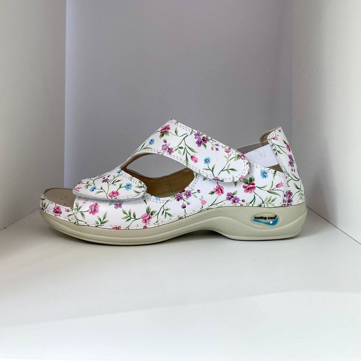 Komforta apavi darbam | FLOWERS | Praga