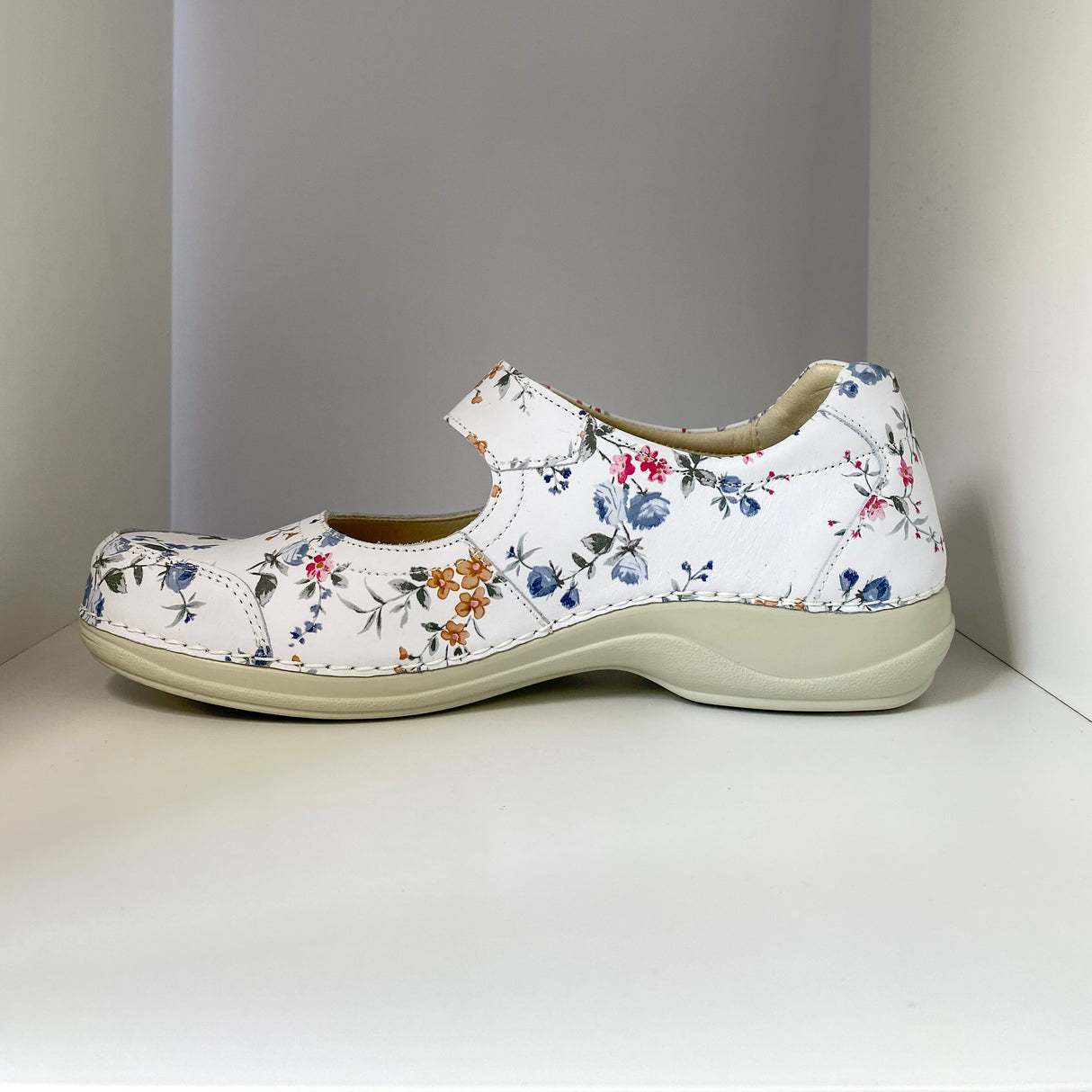 Komforta apavi darbam | FLOWERS | Evora