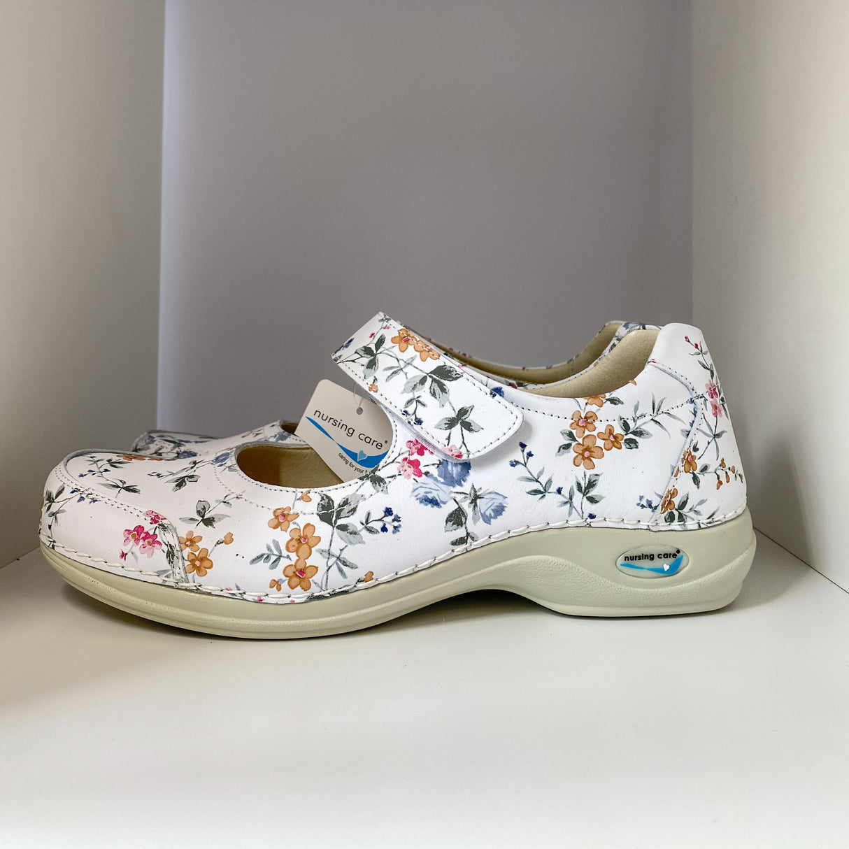 Komforta apavi darbam | FLOWERS | Evora