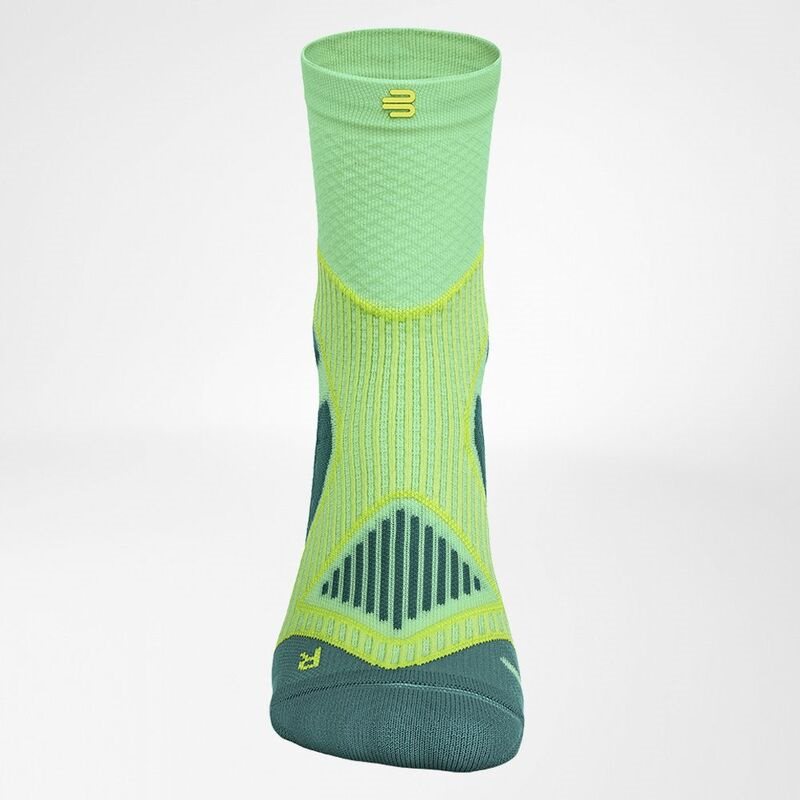 Mid-length socks for hiking | Outdoor Performance