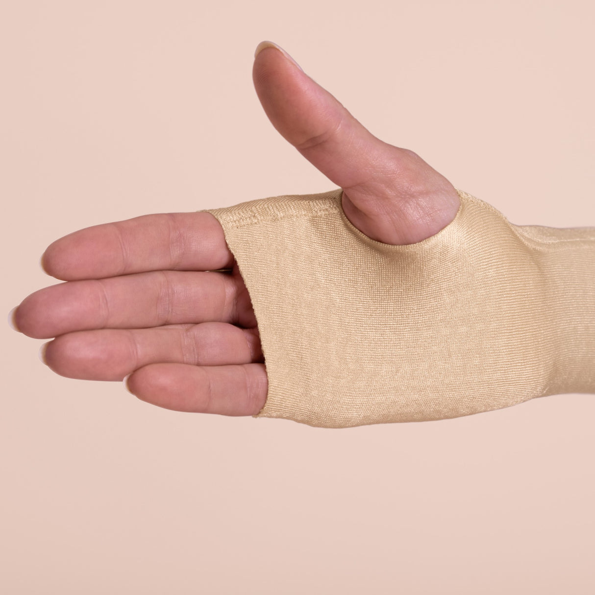 HALIFAX | compression sleeve with finger part | beige