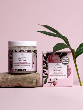 Magrada Peony ķermeņa skrubis, 250 ml uz rozā fona