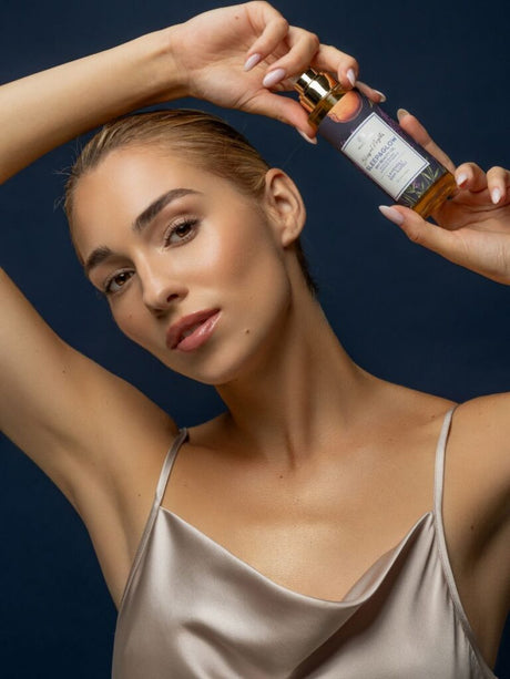 Magrada Sleep & Glow 5in1 lavandas skaistuma eļļa, 100 ml kopšanas rituāla kompozīcijā ar modeli